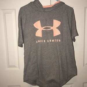 Under Armour top